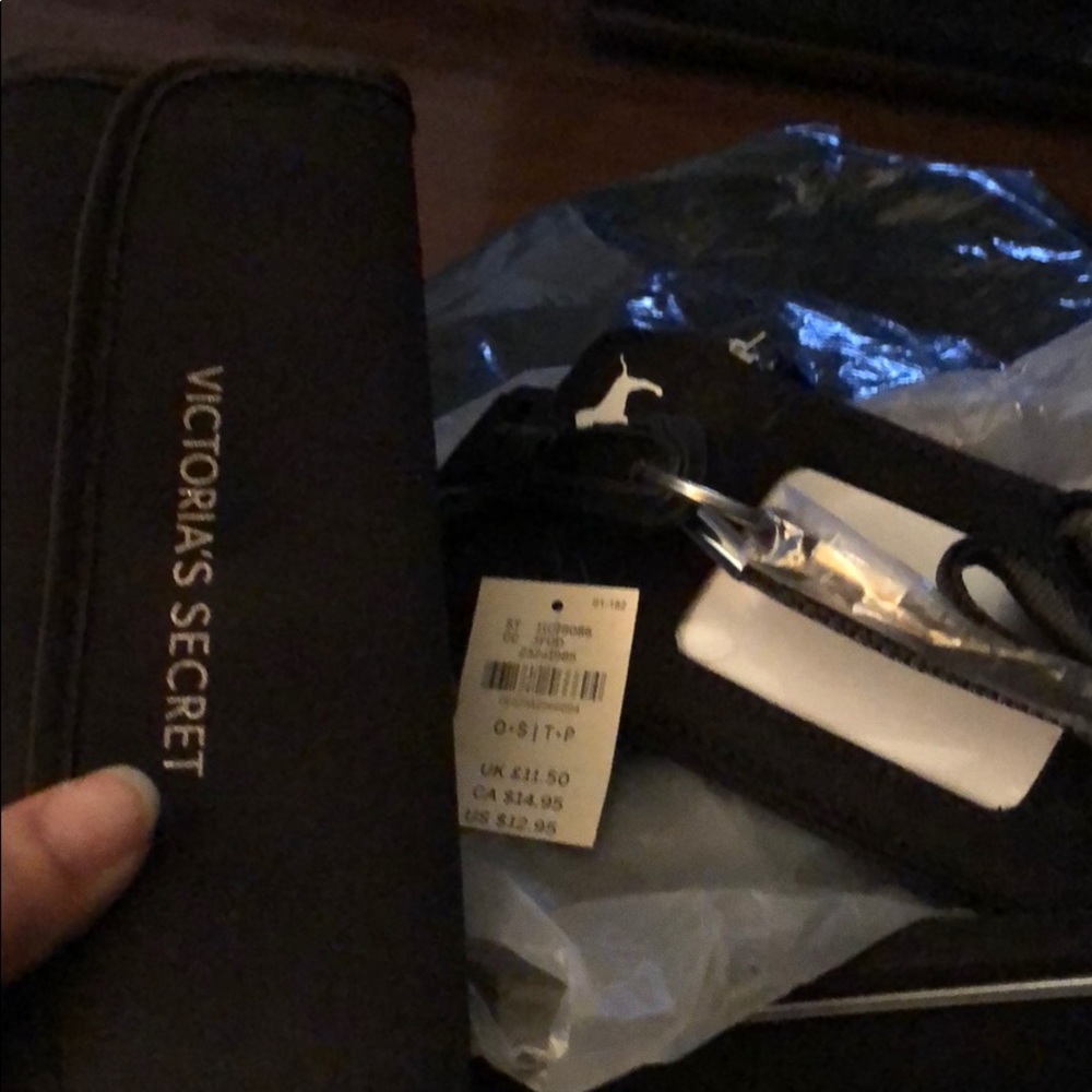 Victoria Secret makeup brush and name tag change